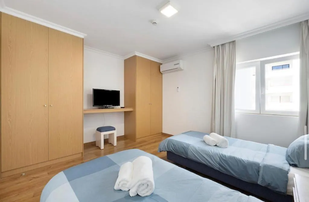 Cozy Apartment With Seaview 300M From The Beach Portimao